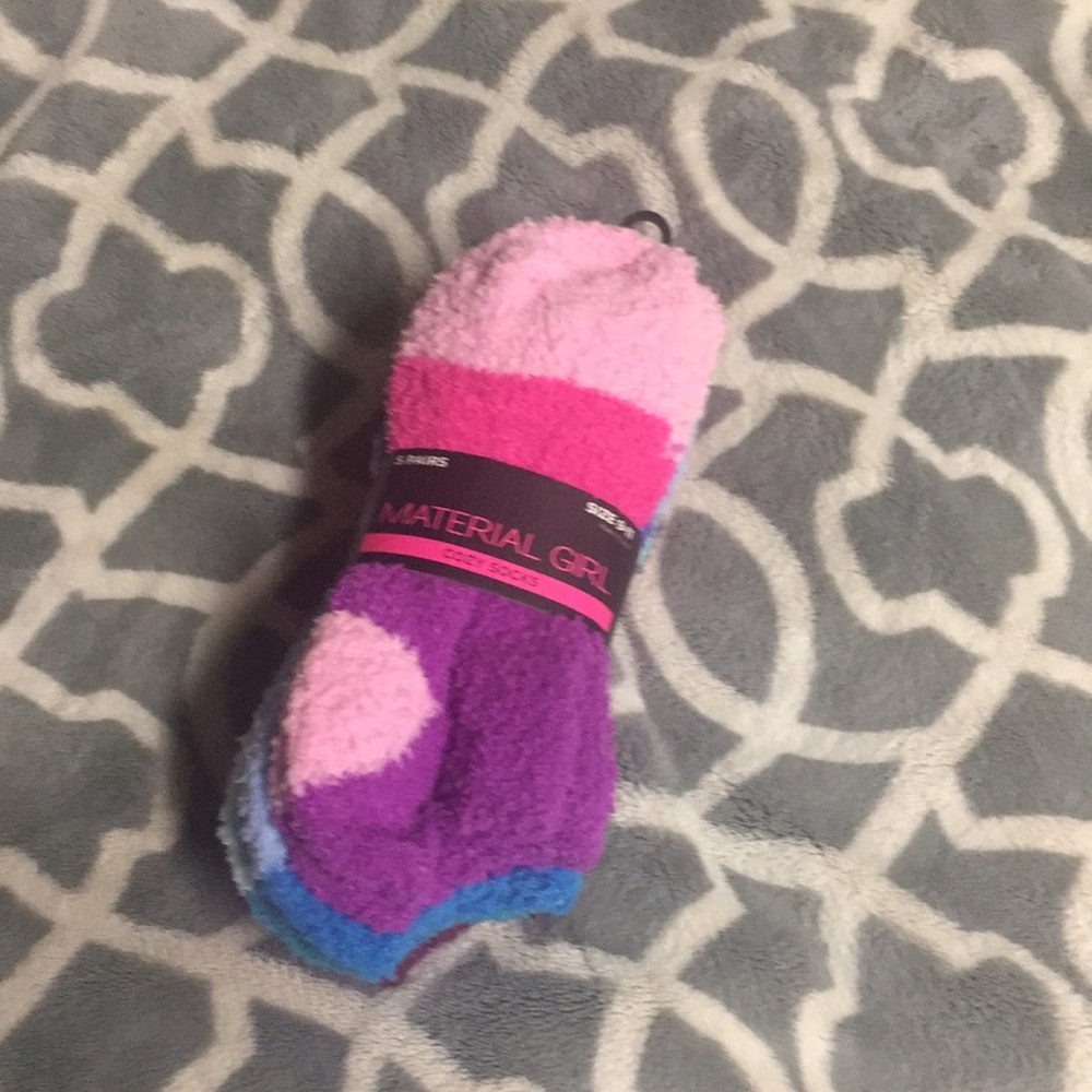 5 pack fuzzy socks.